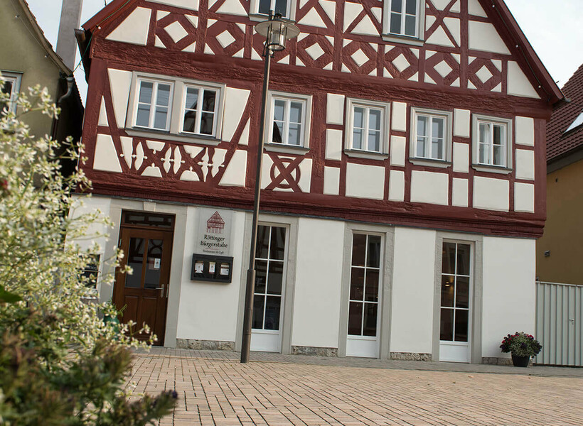Roettinger-Buergerstube-Restaurant-Fachwerk-Aussen-Fassade